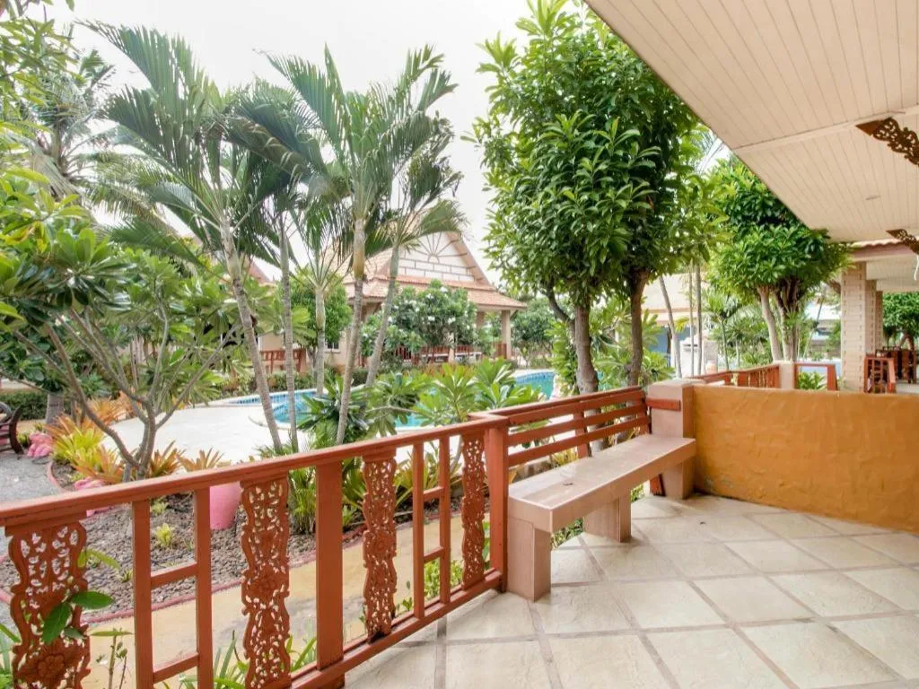 CAPITAL O961 Baan Dow Chompoo Resort