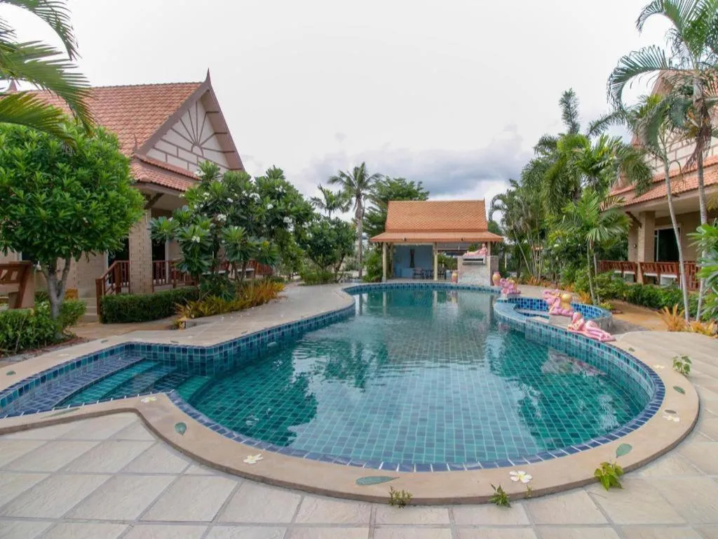 CAPITAL O961 Baan Dow Chompoo Resort