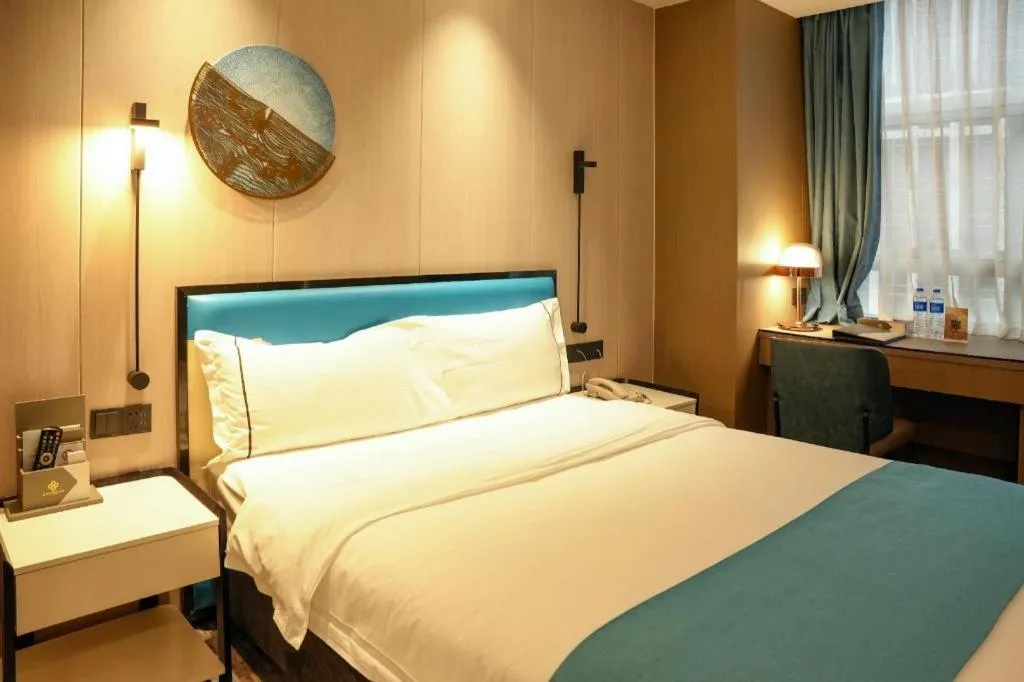 Bed in Golden Central Hotel Shenzhen