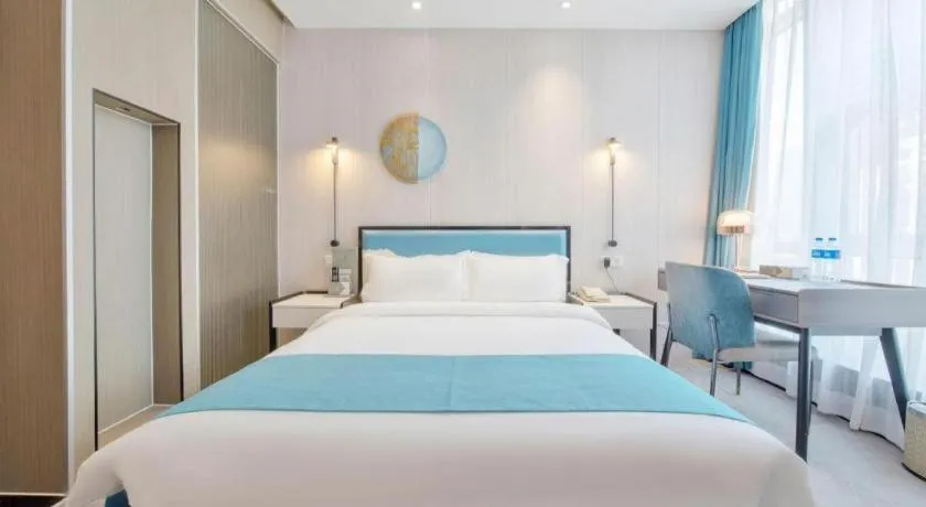 Bed in Golden Central Hotel Shenzhen