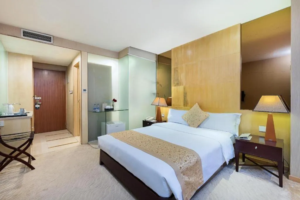 Bed in Golden Central Hotel Shenzhen