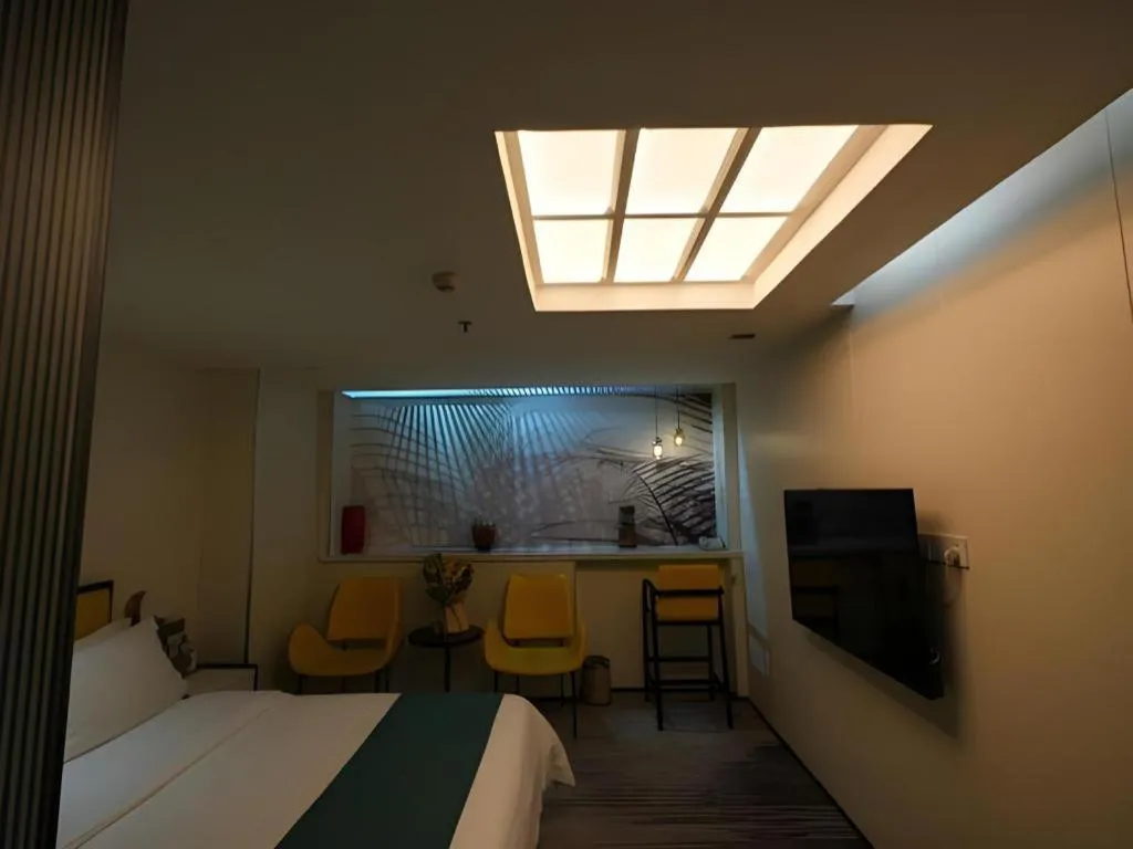 Bed in Golden Central Hotel Shenzhen