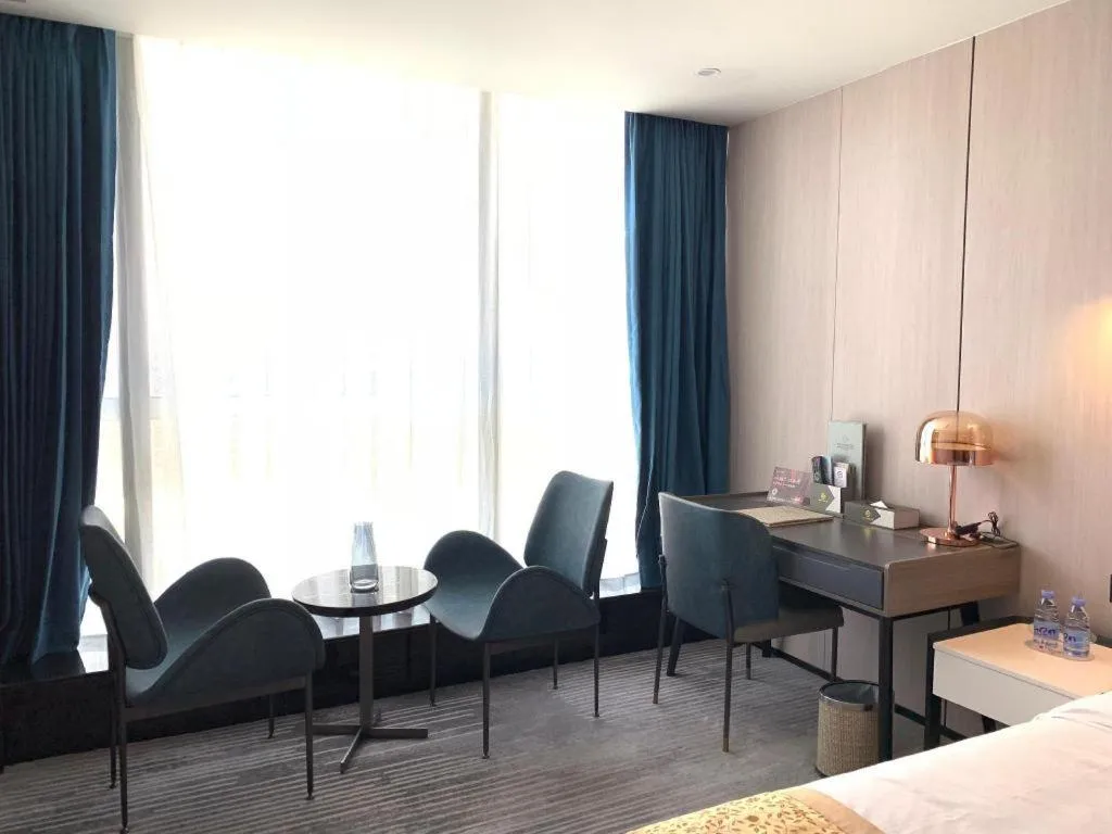 Bed in Golden Central Hotel Shenzhen