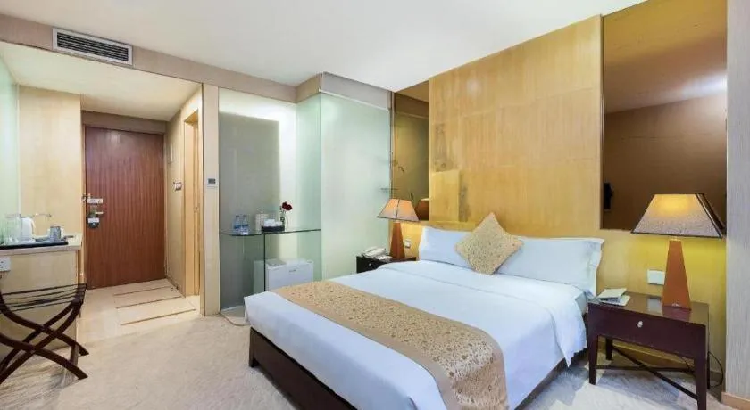 Bed in Golden Central Hotel Shenzhen
