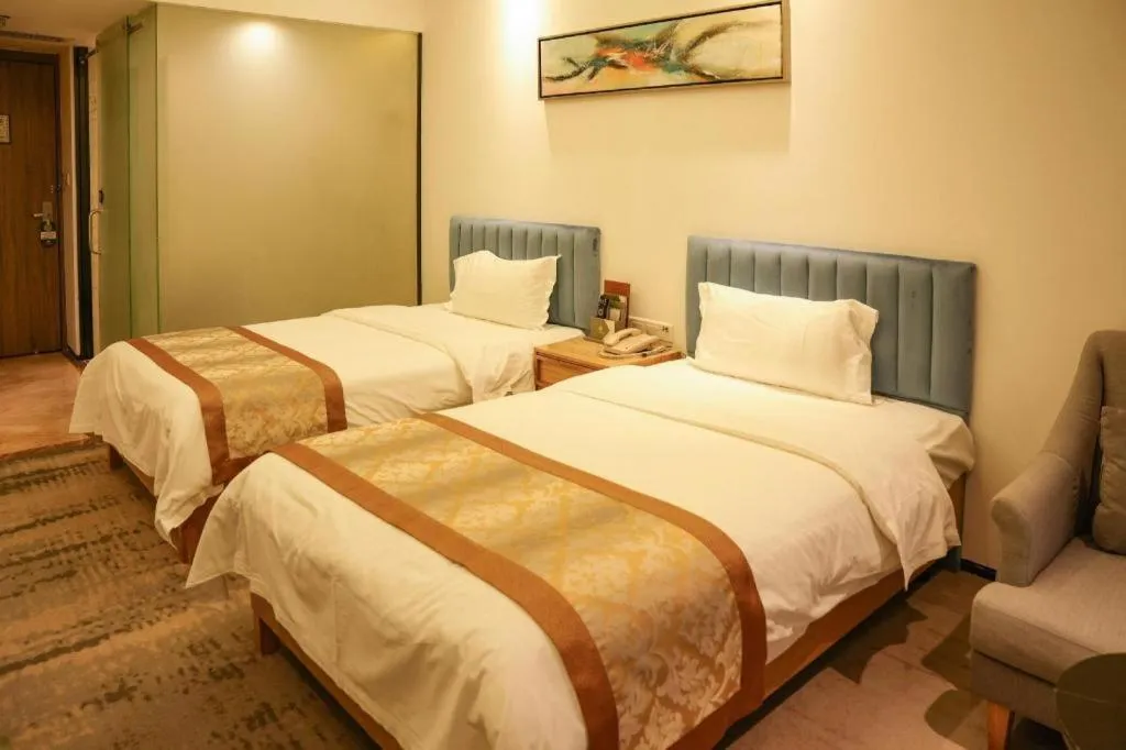 Bed in Golden Central Hotel Shenzhen