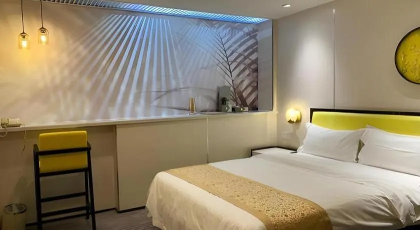 Bed in Golden Central Hotel Shenzhen