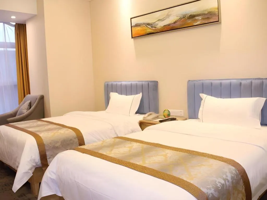 Bed in Golden Central Hotel Shenzhen