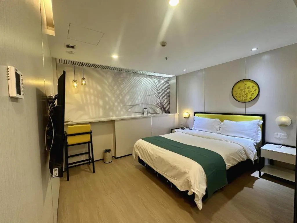 Bed in Golden Central Hotel Shenzhen