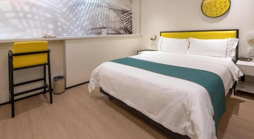 Bed in Golden Central Hotel Shenzhen