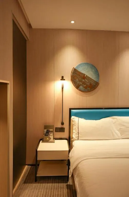 Bed in Golden Central Hotel Shenzhen