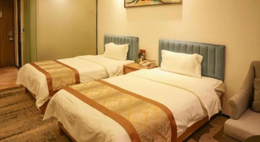 Bed in Golden Central Hotel Shenzhen