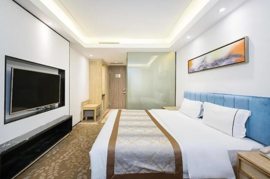 Bed in Golden Central Hotel Shenzhen
