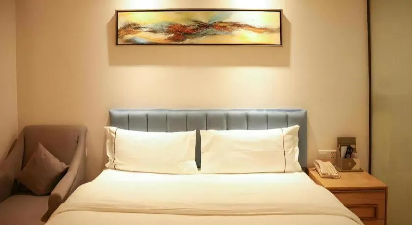 Bed in Golden Central Hotel Shenzhen