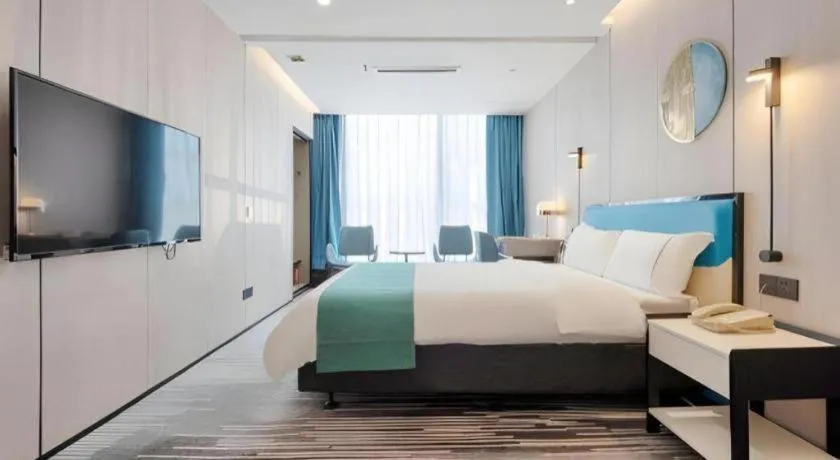 Bed in Golden Central Hotel Shenzhen