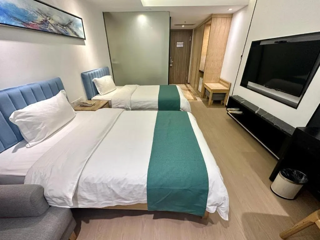 Bed in Golden Central Hotel Shenzhen