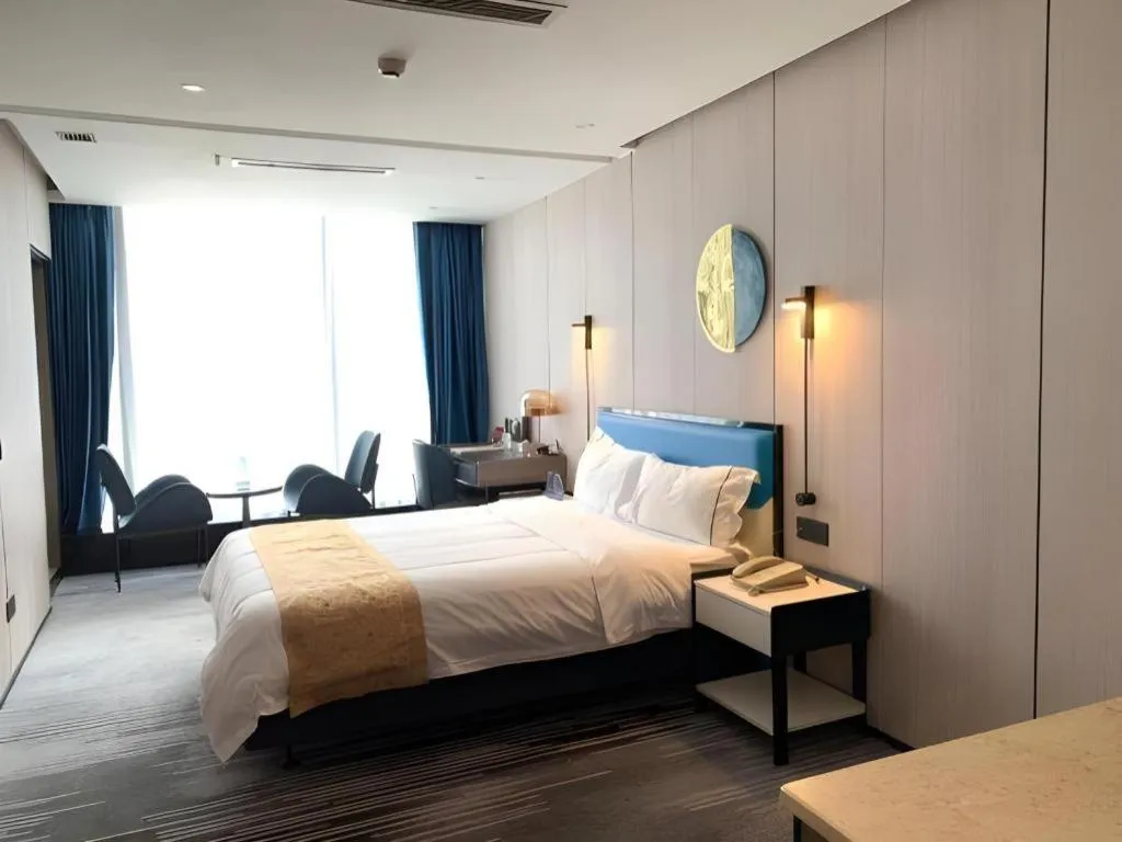 Bed in Golden Central Hotel Shenzhen