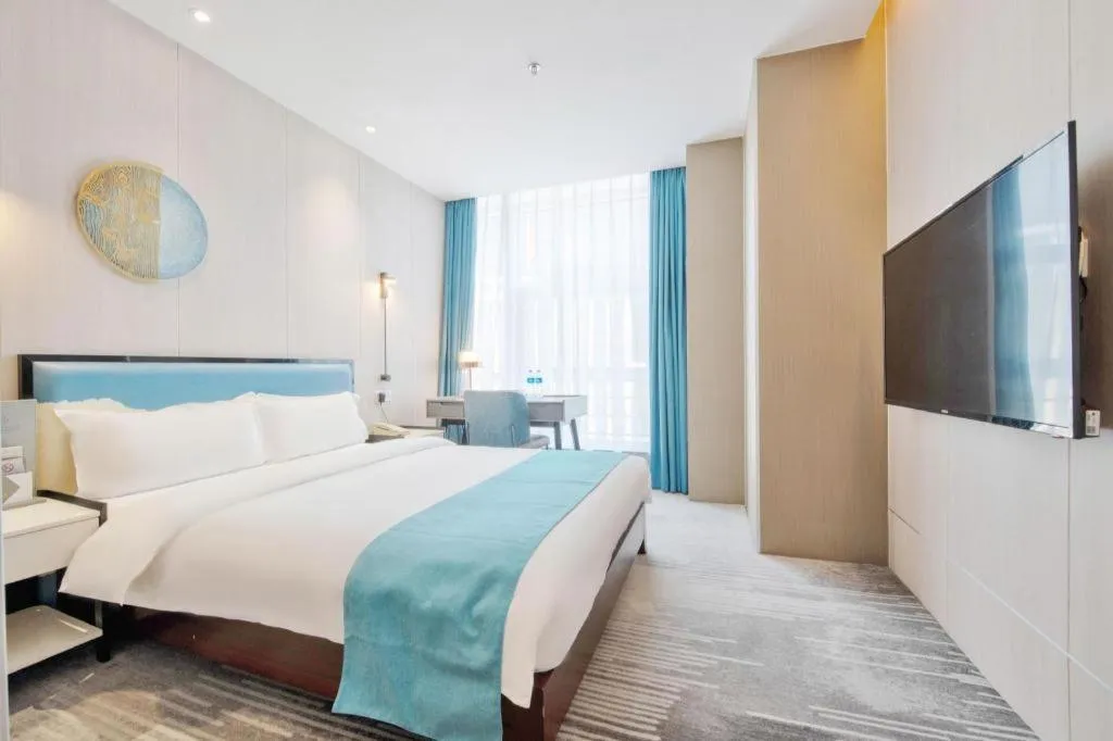 Bed in Golden Central Hotel Shenzhen