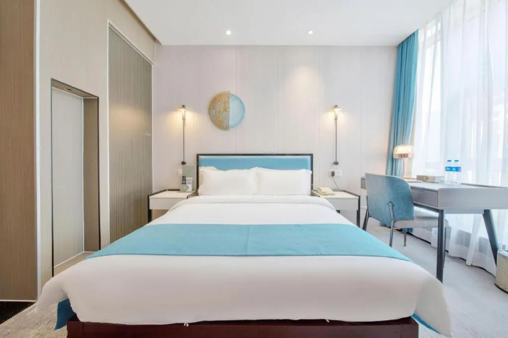 Bed in Golden Central Hotel Shenzhen