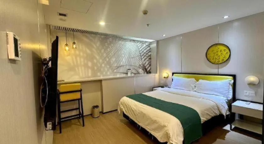 Bed in Golden Central Hotel Shenzhen