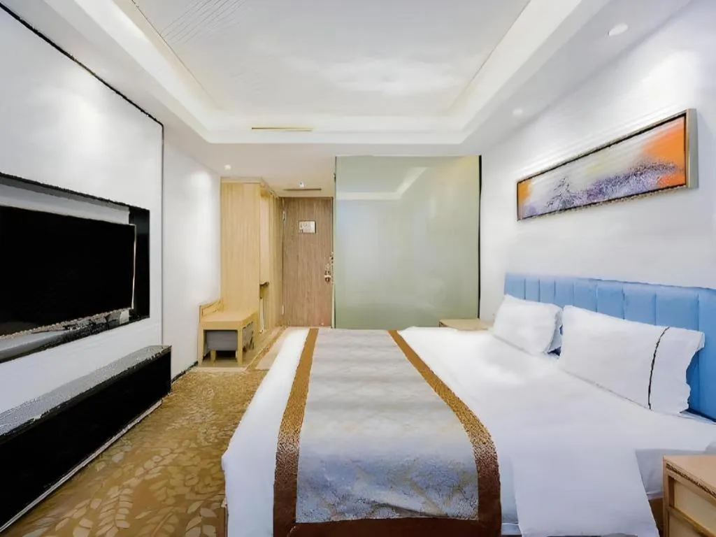 Bed in Golden Central Hotel Shenzhen