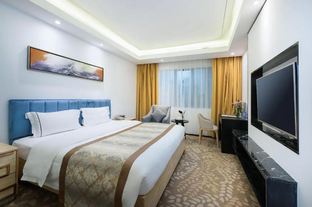 Bed in Golden Central Hotel Shenzhen