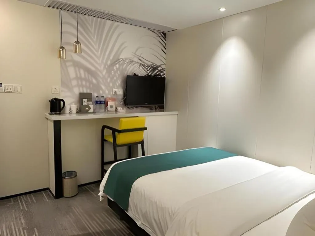 Bed in Golden Central Hotel Shenzhen