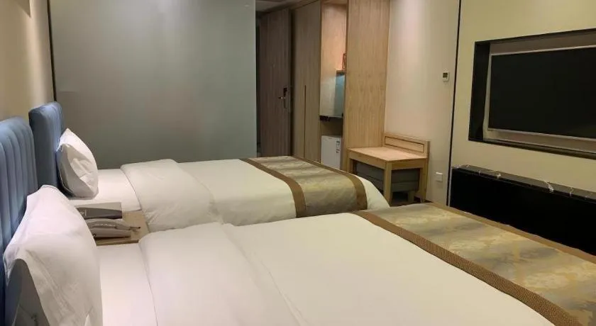 Bed in Golden Central Hotel Shenzhen