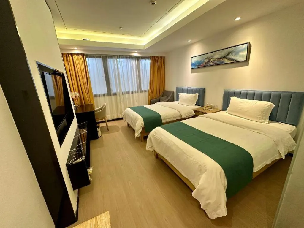 Bed in Golden Central Hotel Shenzhen