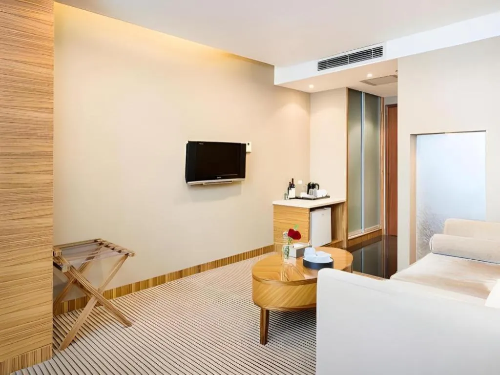 Bed in Golden Central Hotel Shenzhen