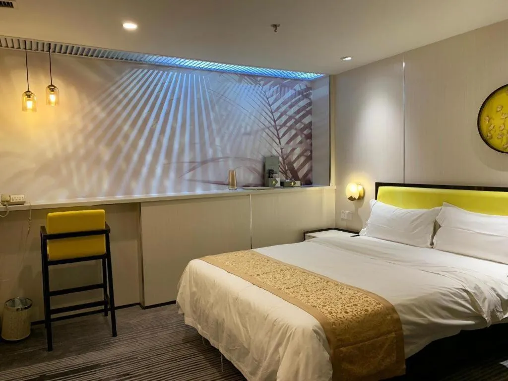 Bed in Golden Central Hotel Shenzhen