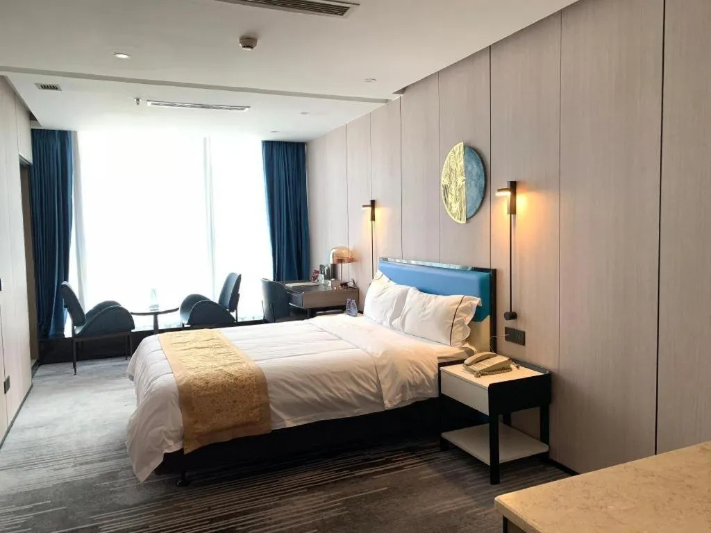 Bed in Golden Central Hotel Shenzhen