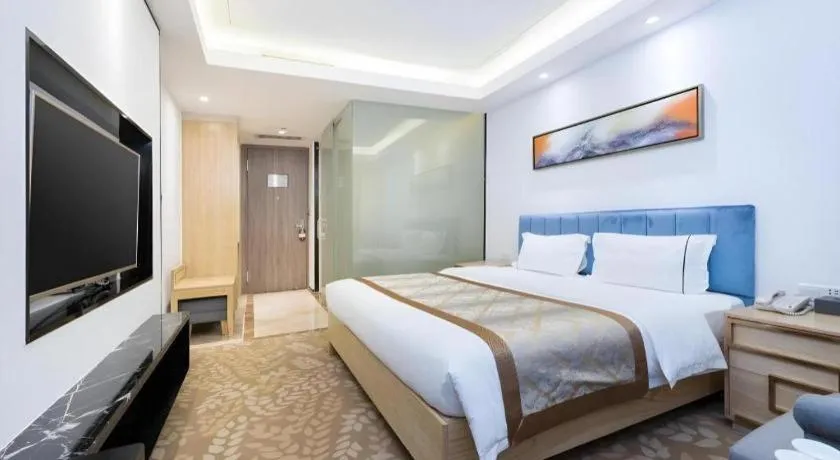 Bed in Golden Central Hotel Shenzhen