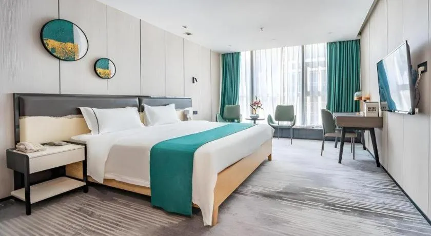 Bed in Golden Central Hotel Shenzhen