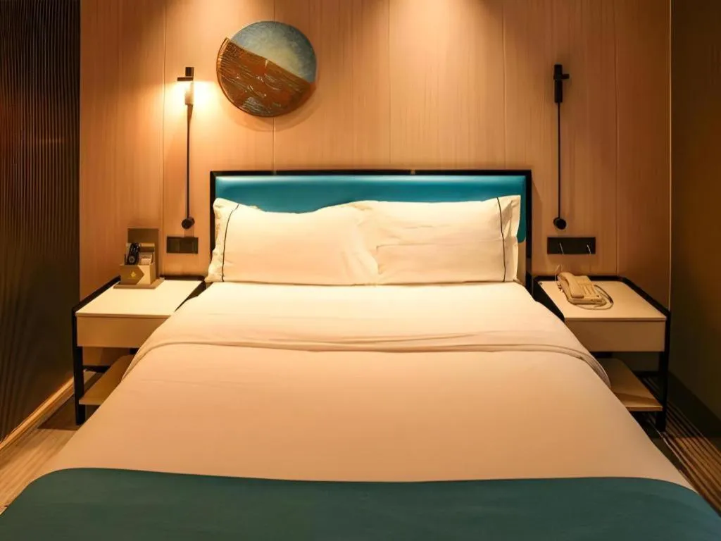 Bed in Golden Central Hotel Shenzhen