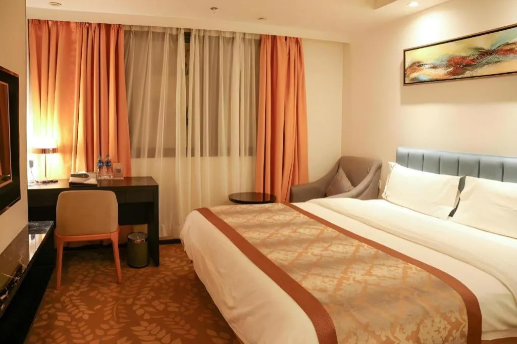 Bed in Golden Central Hotel Shenzhen