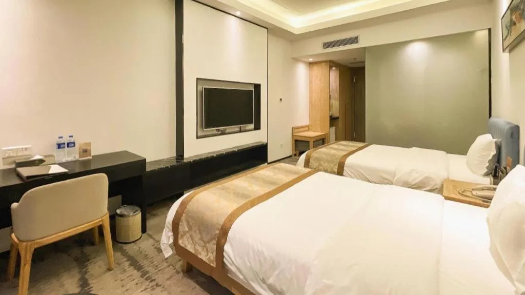 Bed in Golden Central Hotel Shenzhen