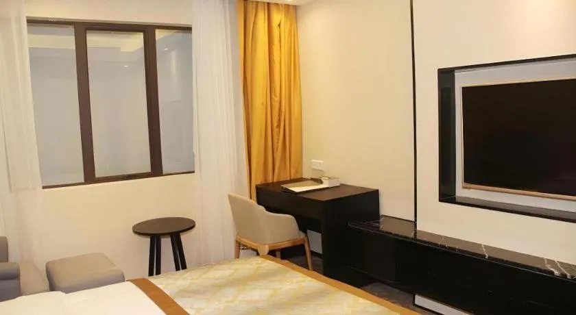 Bed in Golden Central Hotel Shenzhen