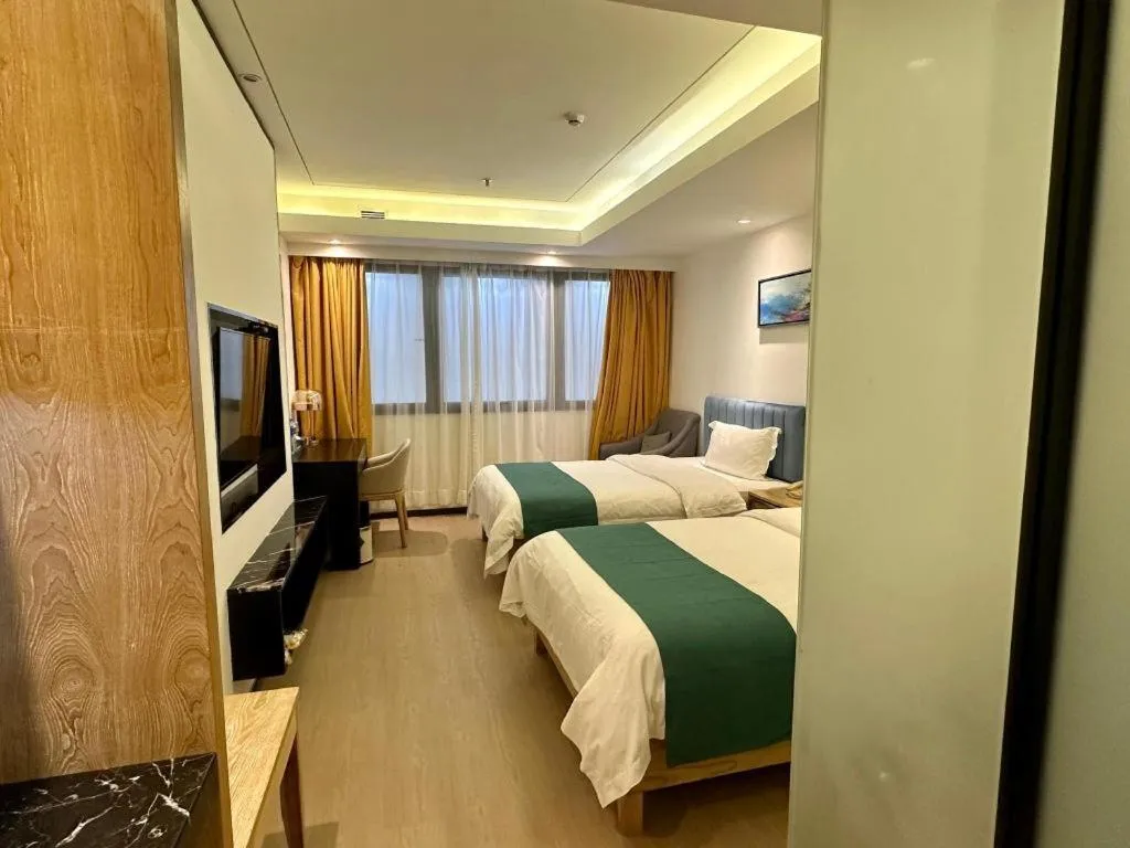 Bed in Golden Central Hotel Shenzhen