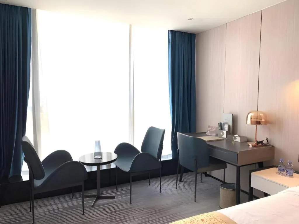 Bed in Golden Central Hotel Shenzhen