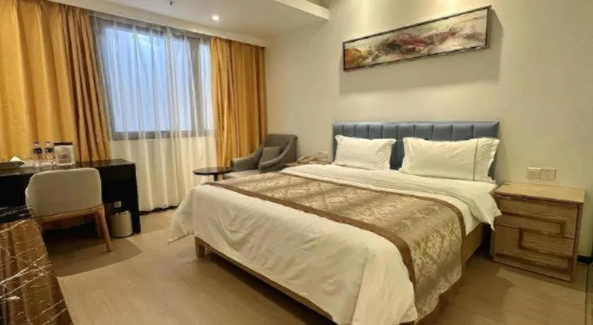 Bed in Golden Central Hotel Shenzhen