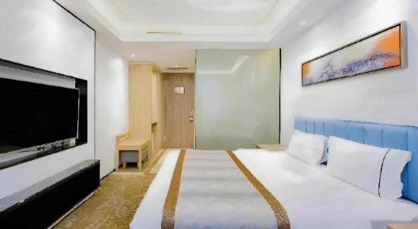 Bed in Golden Central Hotel Shenzhen