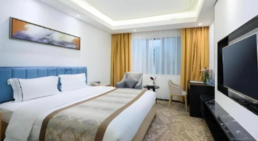 Bed in Golden Central Hotel Shenzhen