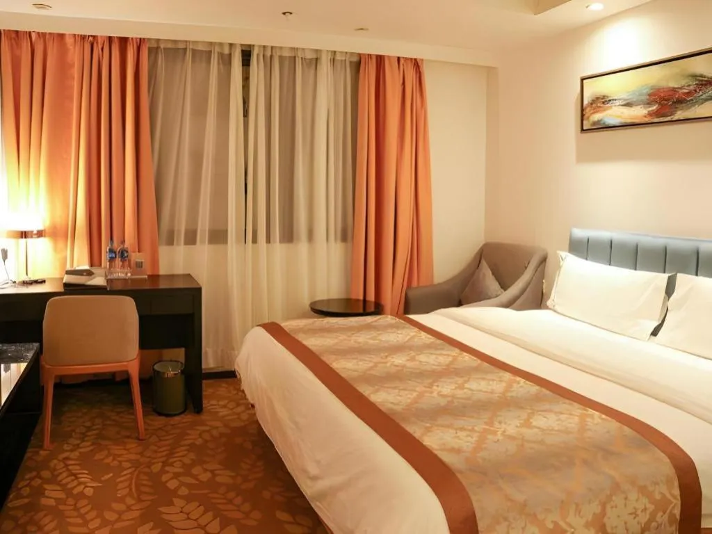 Bed in Golden Central Hotel Shenzhen