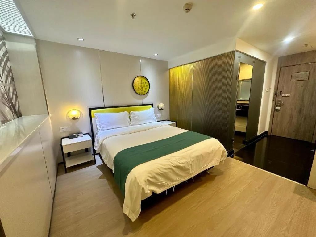 Bed in Golden Central Hotel Shenzhen