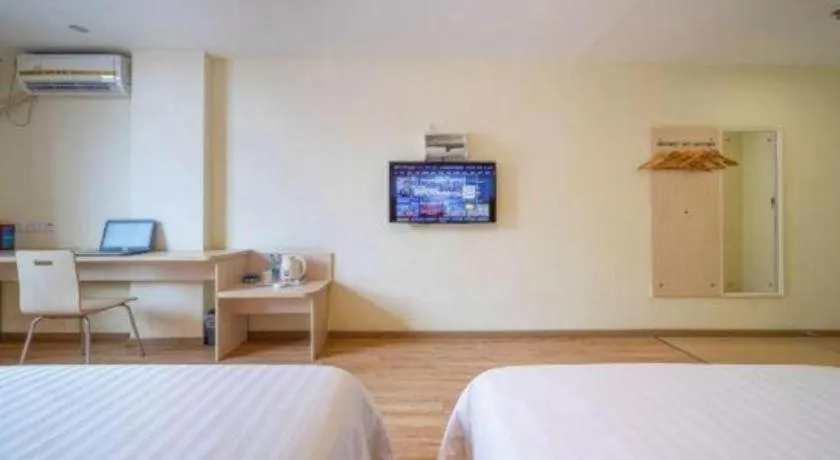 Bed in 7 Days Inn Huizhou Daya Bay Wanda Plaza