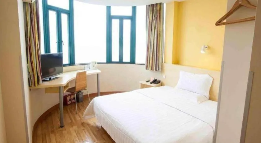 Bed in 7 Days Inn Huizhou Daya Bay Wanda Plaza
