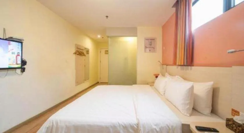 Bed in 7 Days Inn Huizhou Daya Bay Wanda Plaza