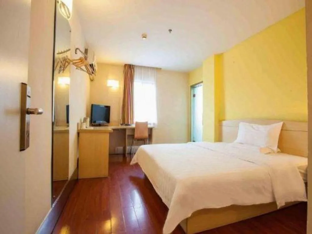 Bed in 7 Days Inn Huizhou Daya Bay Wanda Plaza