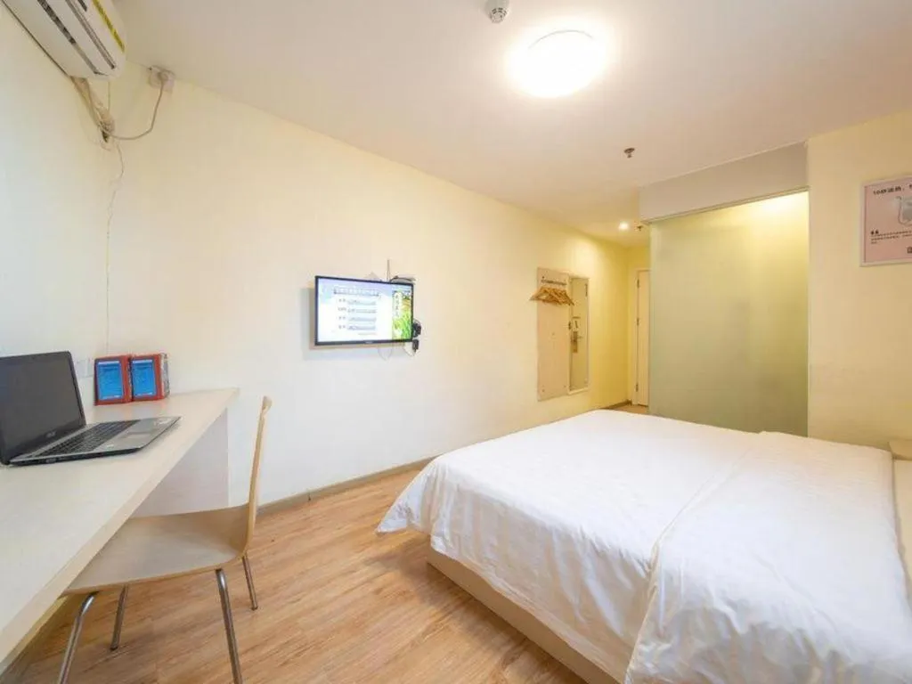 Bed in 7 Days Inn Huizhou Daya Bay Wanda Plaza