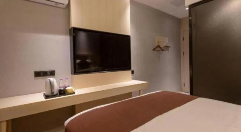 Bed in Gya Hotel Shanghai Long Distance Passenger Terminal Station